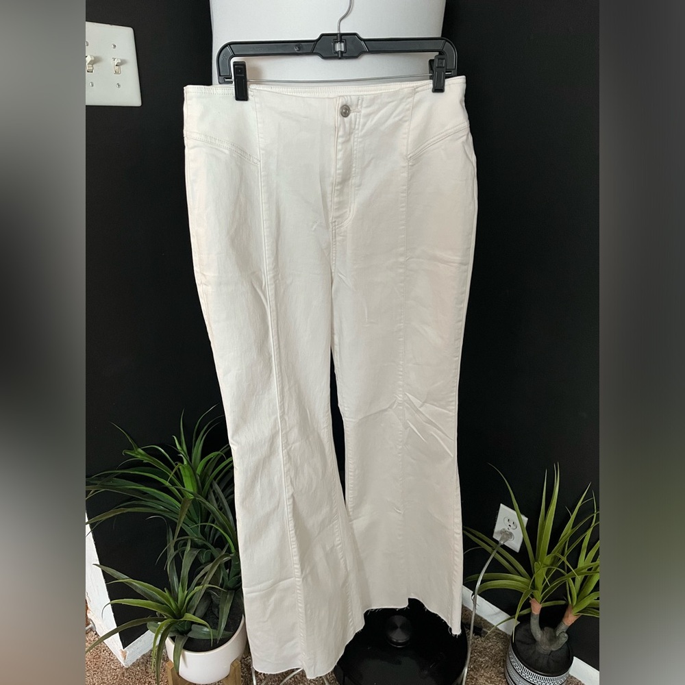 NWOT FREE PEOPLE We The Free CRVY Wild Honey Denim In White MSRP $98 Size 33 - Picture 6 of 11